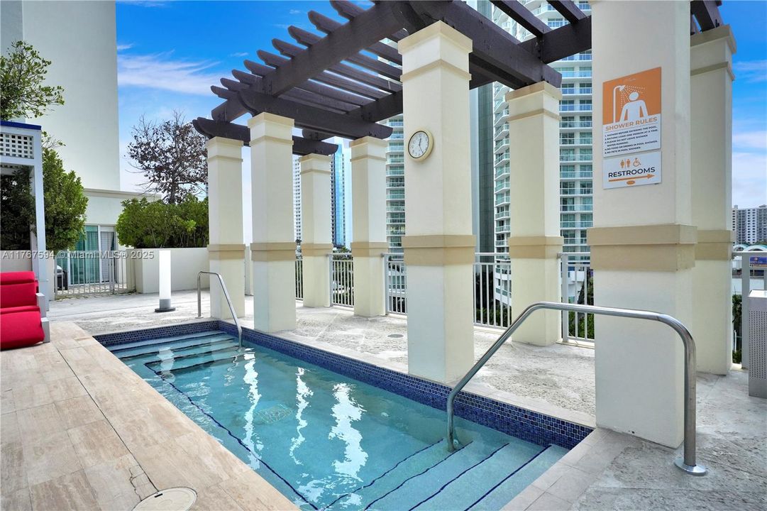 En Venta: $859,000 (3 camas, 2 baños, 1458 Pies cuadrados)