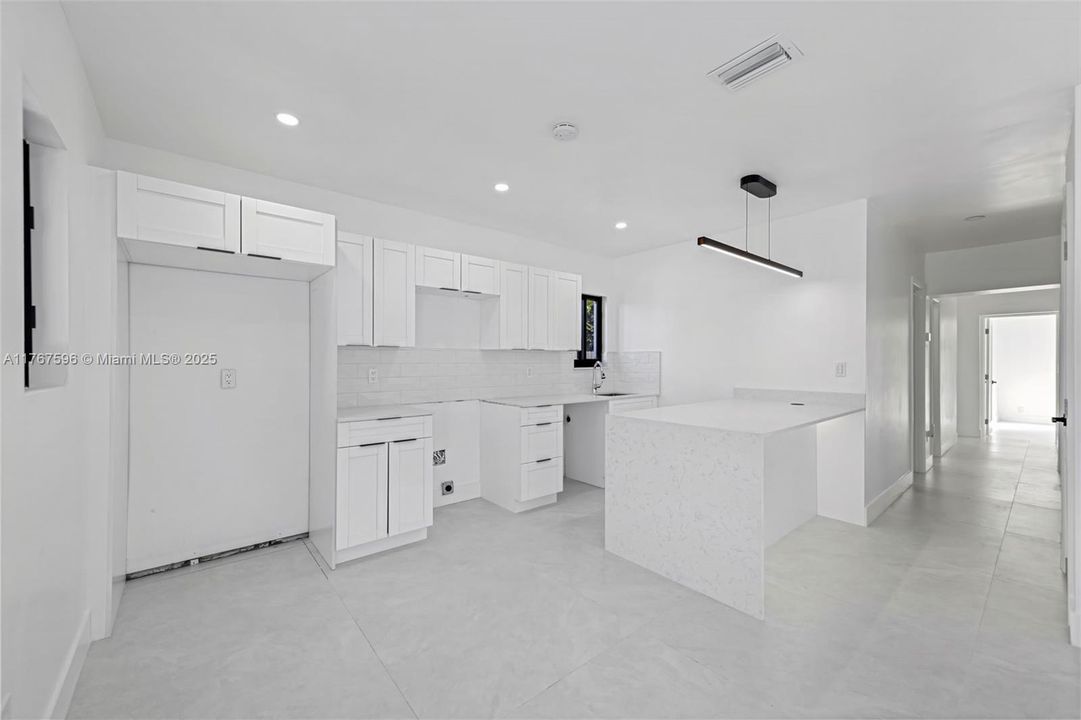 最近售出: $415,000 (3 贝兹, 2 浴室, 1056 平方英尺)