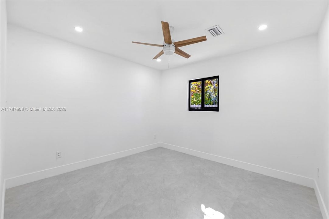 最近售出: $415,000 (3 贝兹, 2 浴室, 1056 平方英尺)