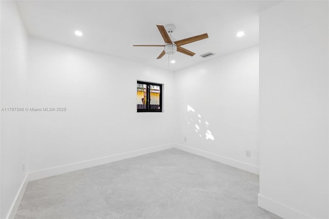 最近售出: $415,000 (3 贝兹, 2 浴室, 1056 平方英尺)