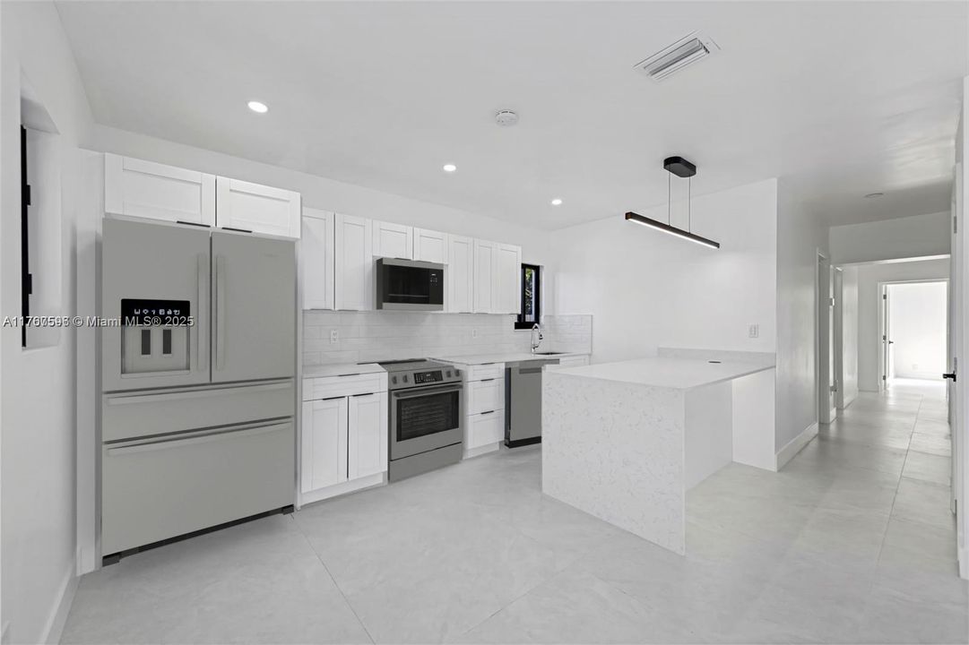 最近售出: $415,000 (3 贝兹, 2 浴室, 1056 平方英尺)