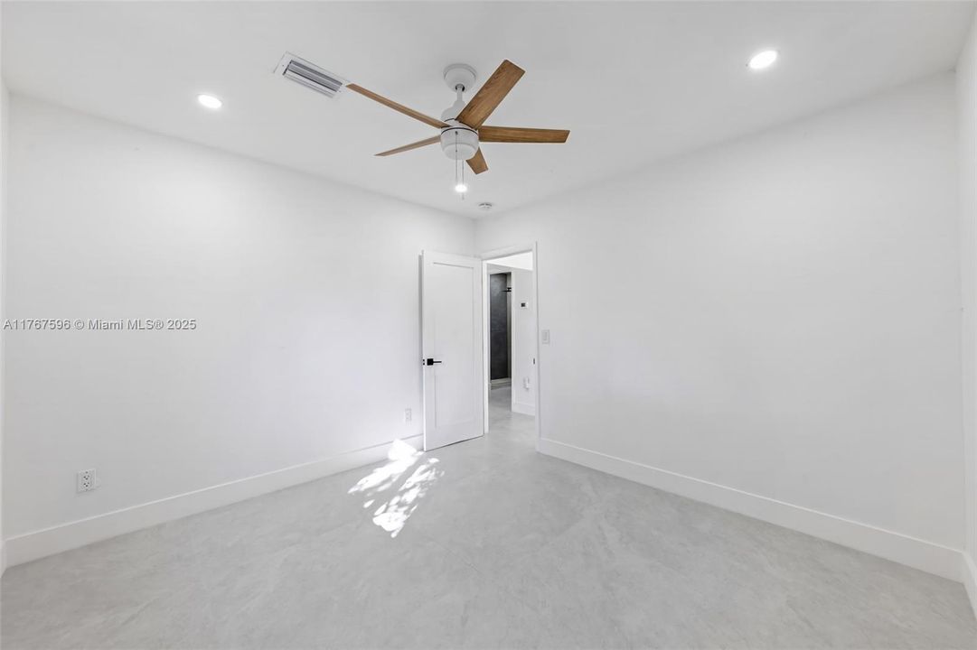 最近售出: $415,000 (3 贝兹, 2 浴室, 1056 平方英尺)