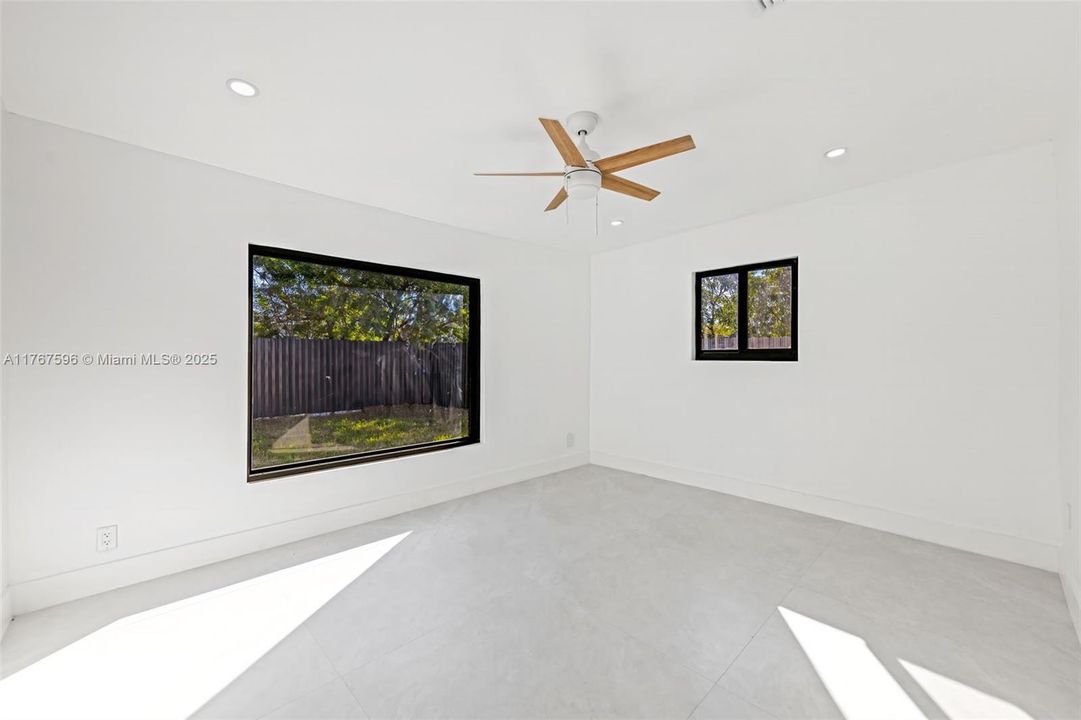 最近售出: $415,000 (3 贝兹, 2 浴室, 1056 平方英尺)