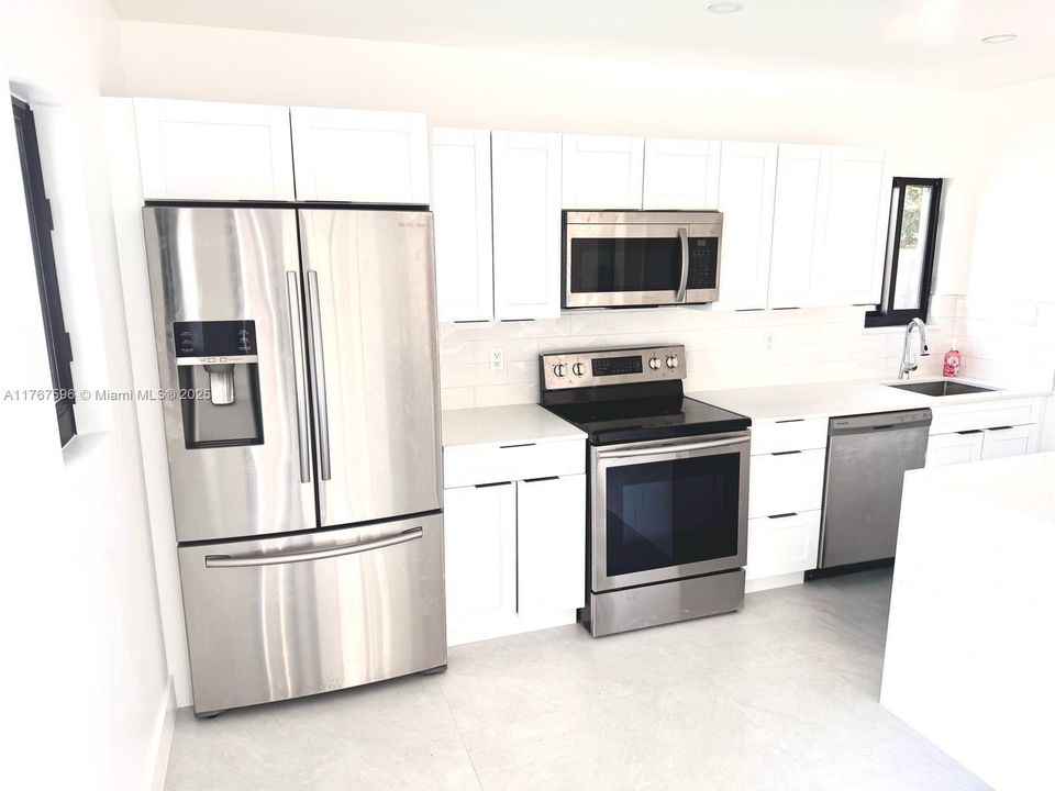 最近售出: $415,000 (3 贝兹, 2 浴室, 1056 平方英尺)