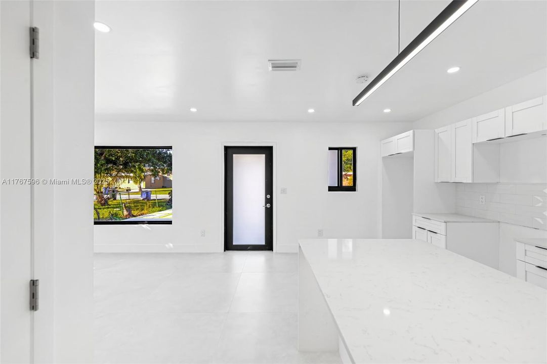 最近售出: $415,000 (3 贝兹, 2 浴室, 1056 平方英尺)