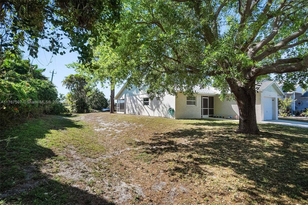 Vendido Recientemente: $339,000 (2 camas, 2 baños, 1116 Pies cuadrados)