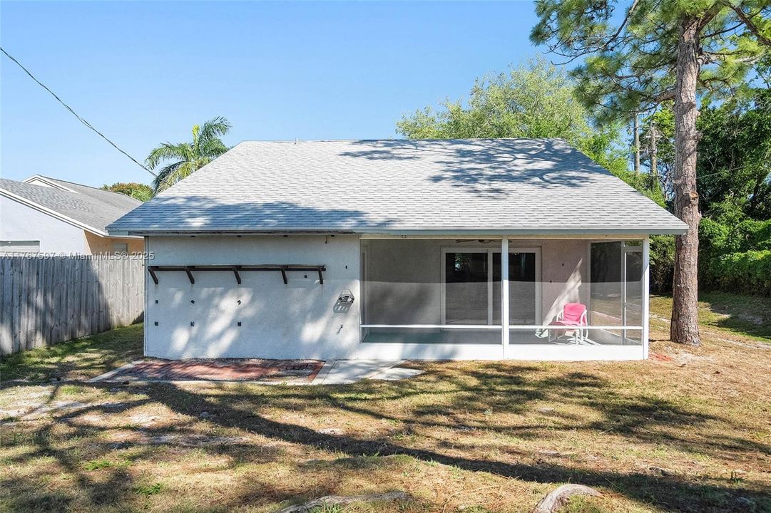 Vendido Recientemente: $339,000 (2 camas, 2 baños, 1116 Pies cuadrados)