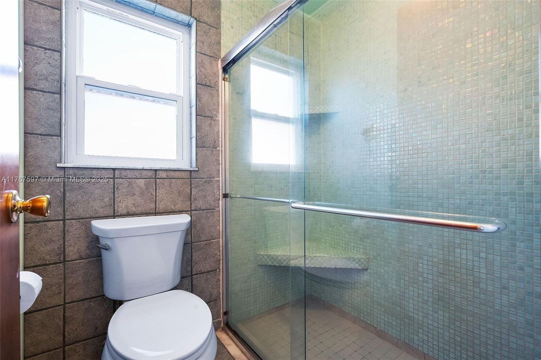 Vendido Recientemente: $339,000 (2 camas, 2 baños, 1116 Pies cuadrados)