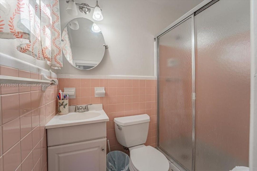 Recently Sold: $475,000 (2 beds, 2 baths, 1272 Square Feet)