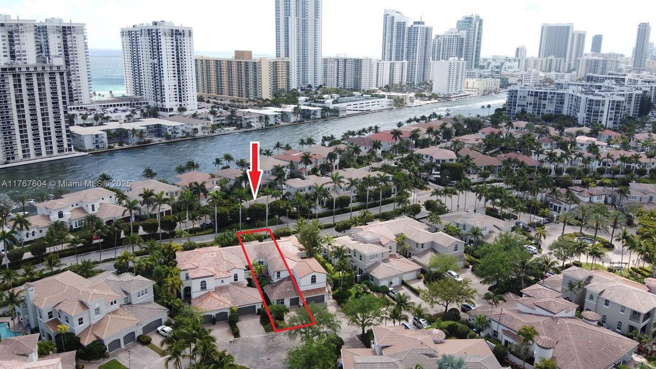 最近租的: $5,700 (3 贝兹, 4 浴室, 2544 平方英尺)