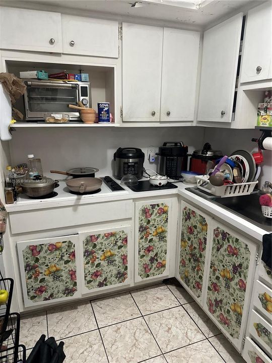 For Sale: $155,000 (1 beds, 1 baths, 676 Square Feet)