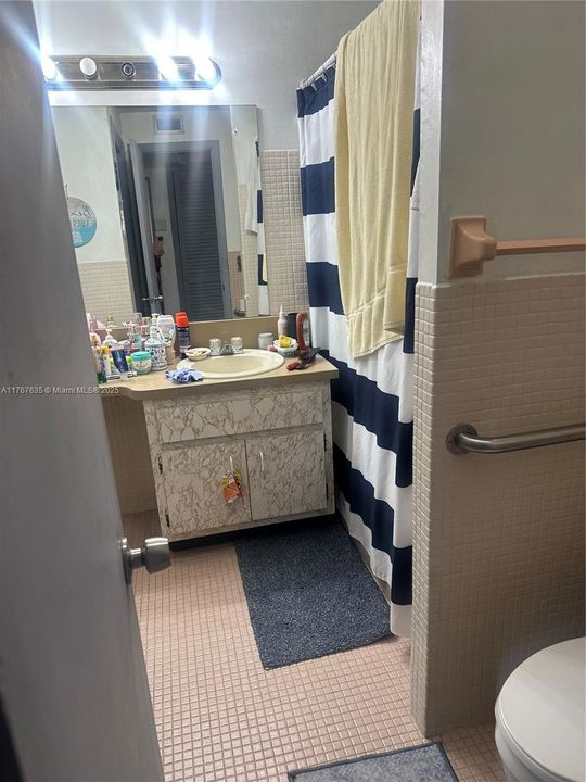 For Sale: $155,000 (1 beds, 1 baths, 676 Square Feet)