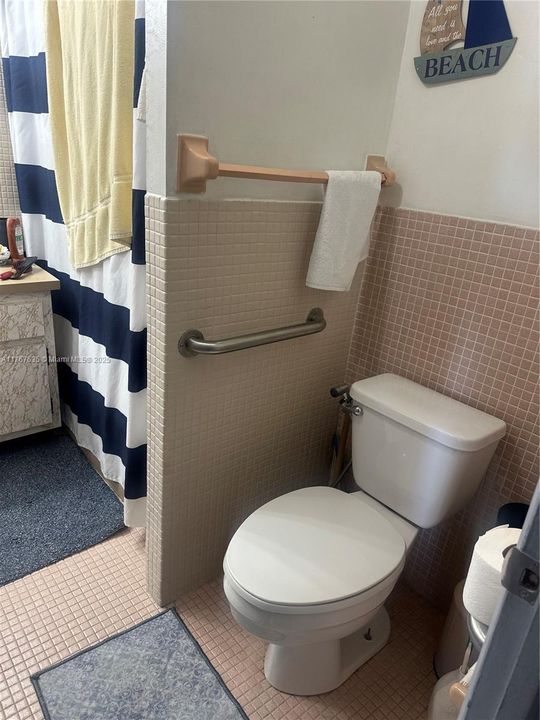 For Sale: $155,000 (1 beds, 1 baths, 676 Square Feet)