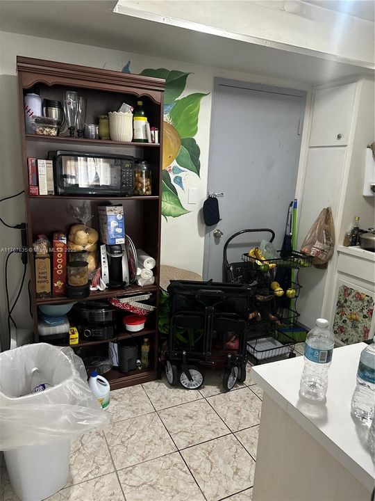 For Sale: $155,000 (1 beds, 1 baths, 676 Square Feet)