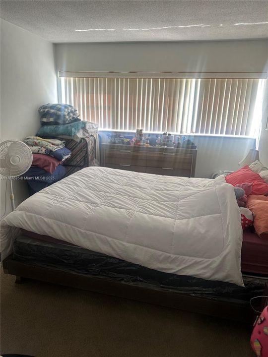 For Sale: $155,000 (1 beds, 1 baths, 676 Square Feet)