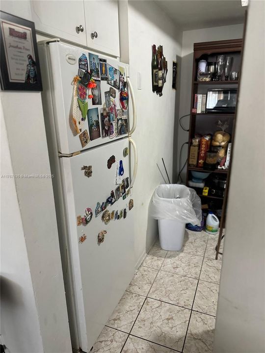 For Sale: $155,000 (1 beds, 1 baths, 676 Square Feet)