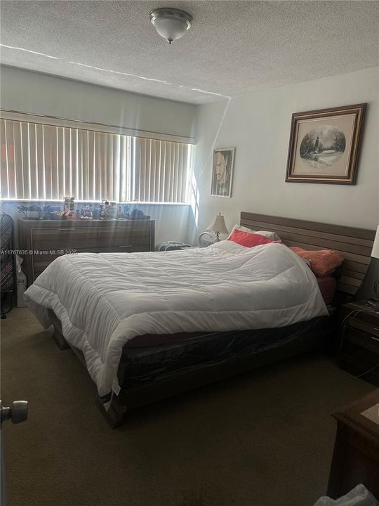 For Sale: $155,000 (1 beds, 1 baths, 676 Square Feet)