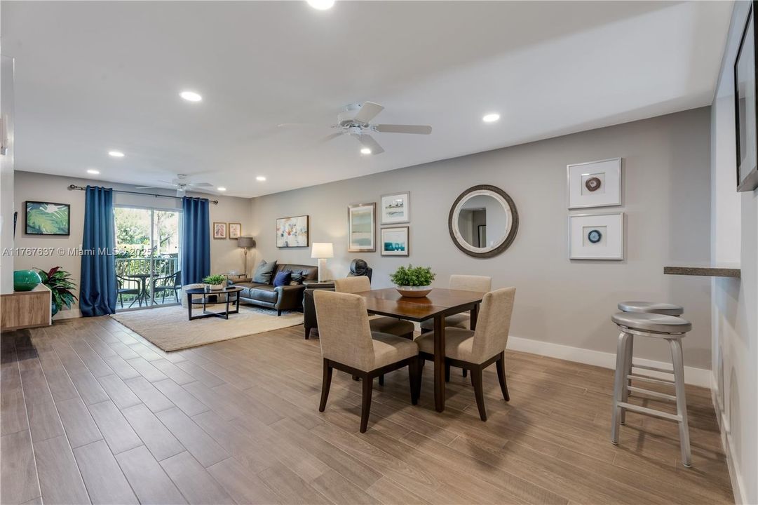 Недавно продано: $685,000 (2 спален, 2 ванн, 1100 Квадратных фут)