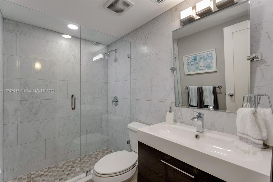 Недавно продано: $685,000 (2 спален, 2 ванн, 1100 Квадратных фут)