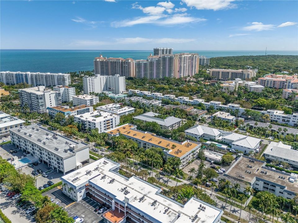 Недавно продано: $685,000 (2 спален, 2 ванн, 1100 Квадратных фут)