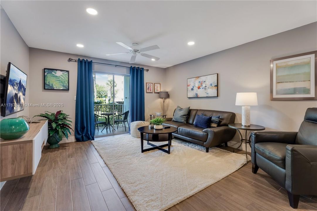 Недавно продано: $685,000 (2 спален, 2 ванн, 1100 Квадратных фут)