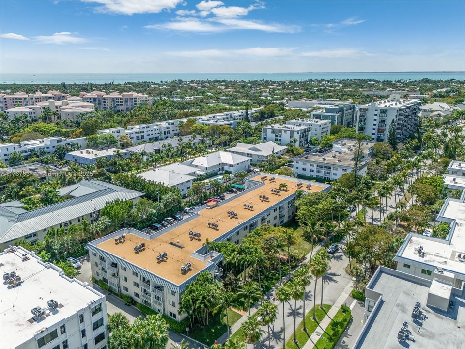 Недавно продано: $685,000 (2 спален, 2 ванн, 1100 Квадратных фут)