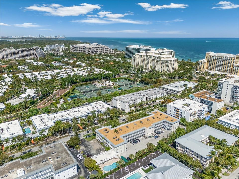 Недавно продано: $685,000 (2 спален, 2 ванн, 1100 Квадратных фут)