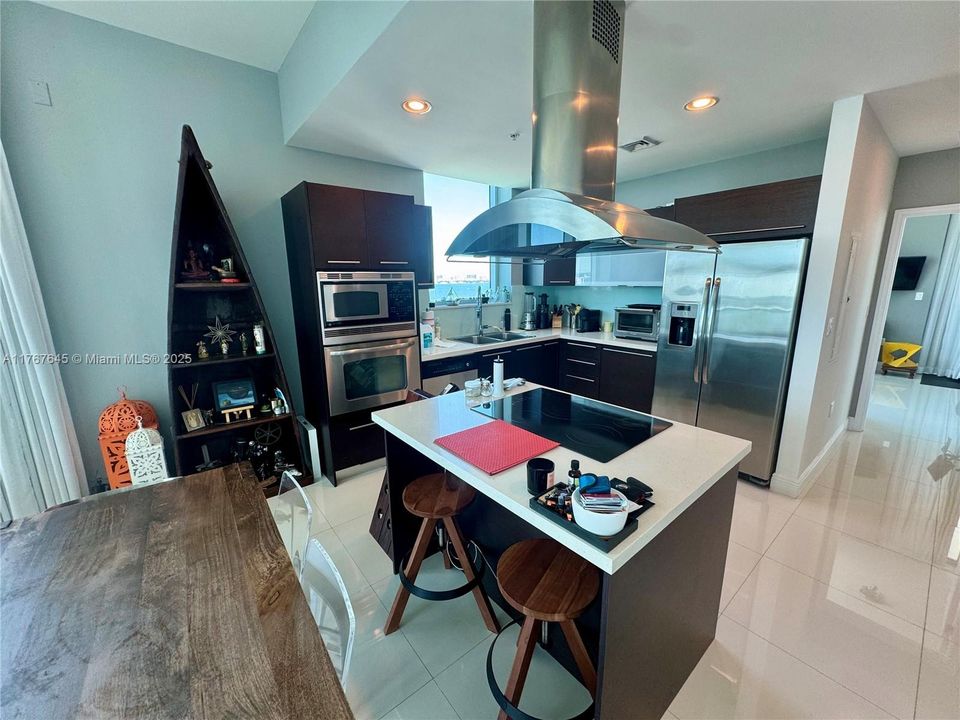 待售: $850,000 (3 贝兹, 3 浴室, 1358 平方英尺)