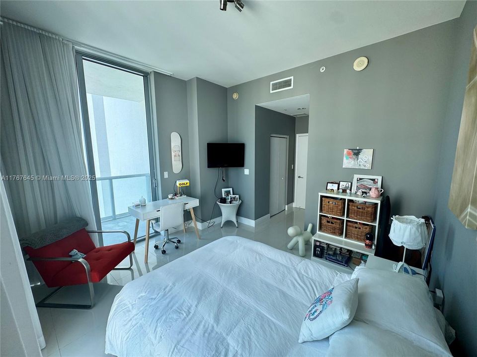 待售: $850,000 (3 贝兹, 3 浴室, 1358 平方英尺)