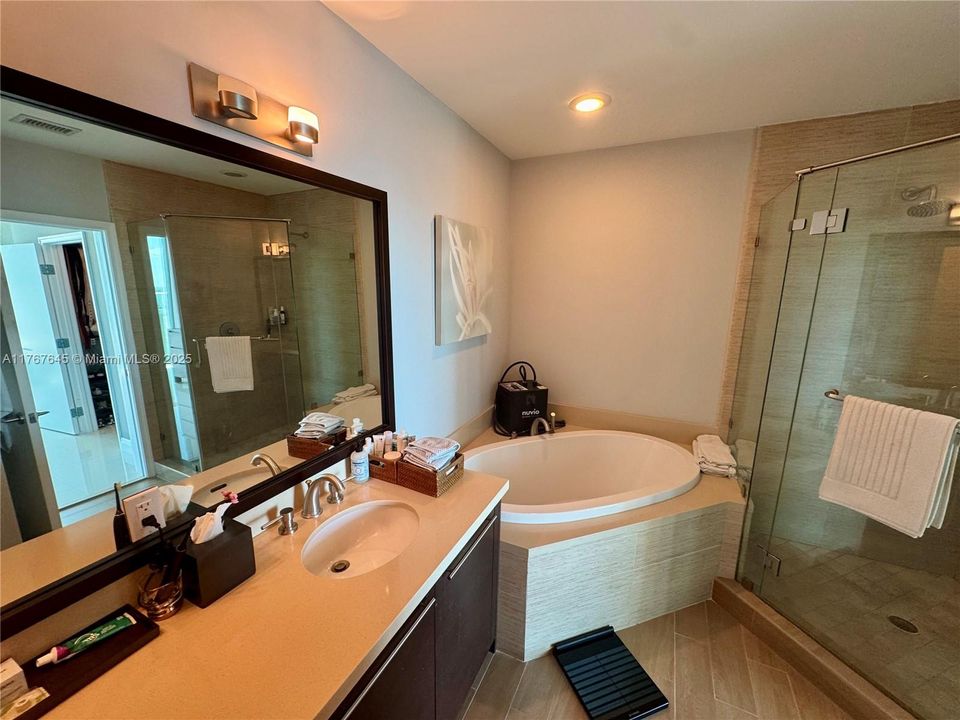 待售: $850,000 (3 贝兹, 3 浴室, 1358 平方英尺)