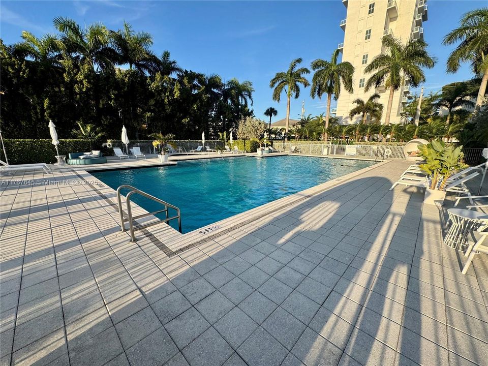 待售: $850,000 (3 贝兹, 3 浴室, 1358 平方英尺)