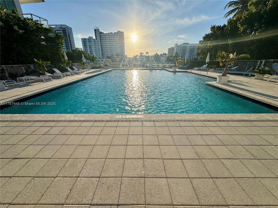 待售: $850,000 (3 贝兹, 3 浴室, 1358 平方英尺)