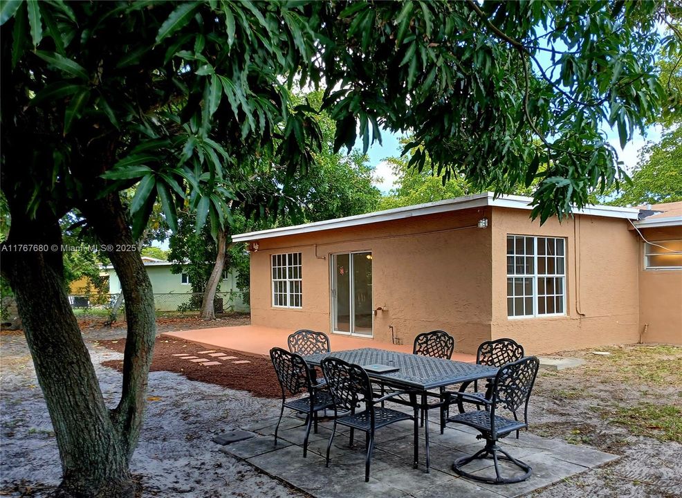 Recently Sold: $505,000 (3 beds, 1 baths, 1575 Square Feet)