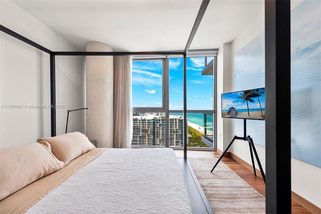 待售: $2,550,000 (1 贝兹, 1 浴室, 821 平方英尺)