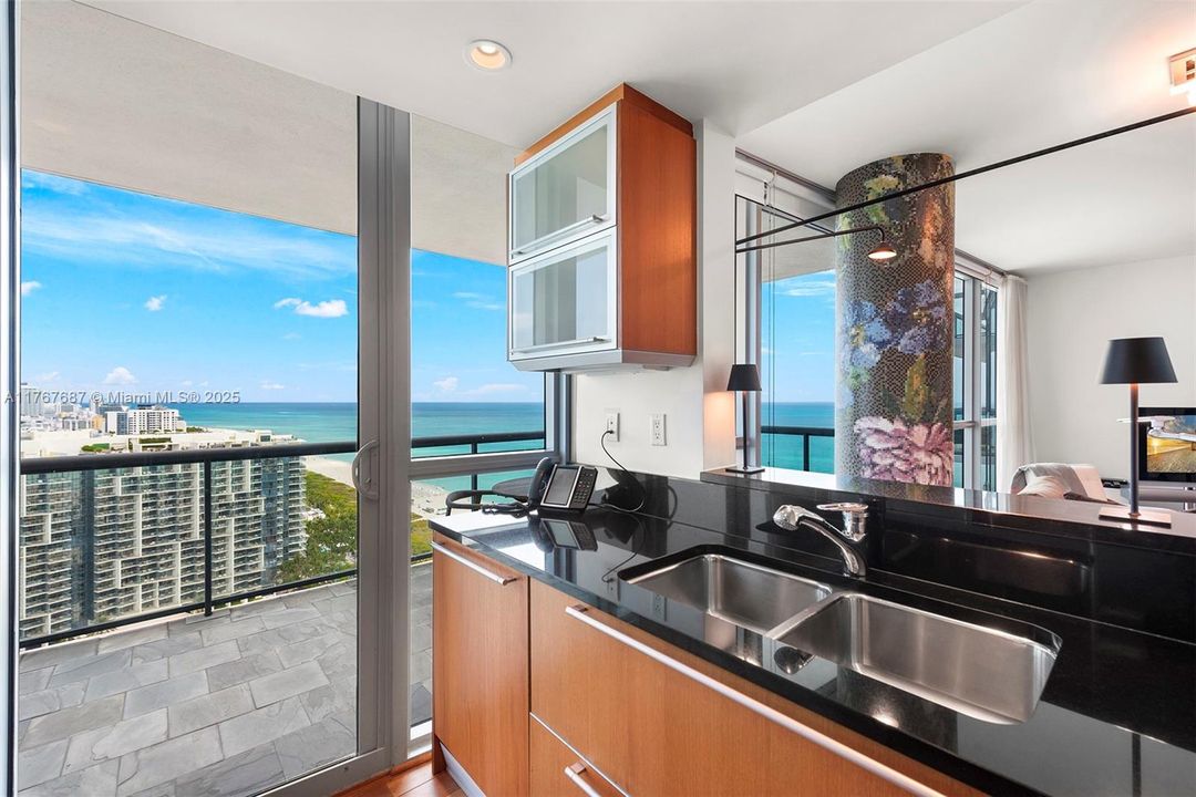 待售: $2,550,000 (1 贝兹, 1 浴室, 821 平方英尺)