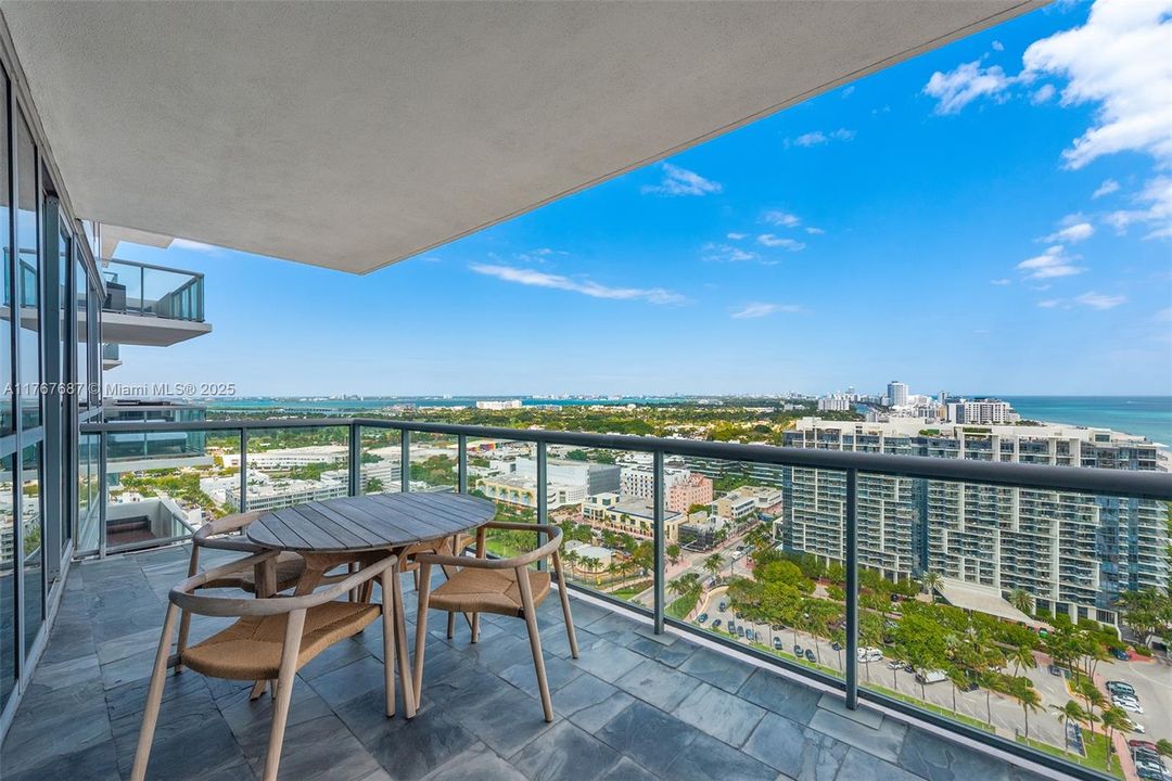 待售: $2,550,000 (1 贝兹, 1 浴室, 821 平方英尺)