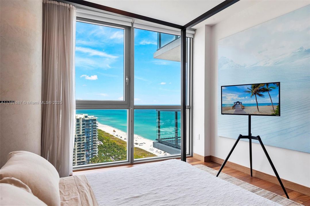 待售: $2,550,000 (1 贝兹, 1 浴室, 821 平方英尺)