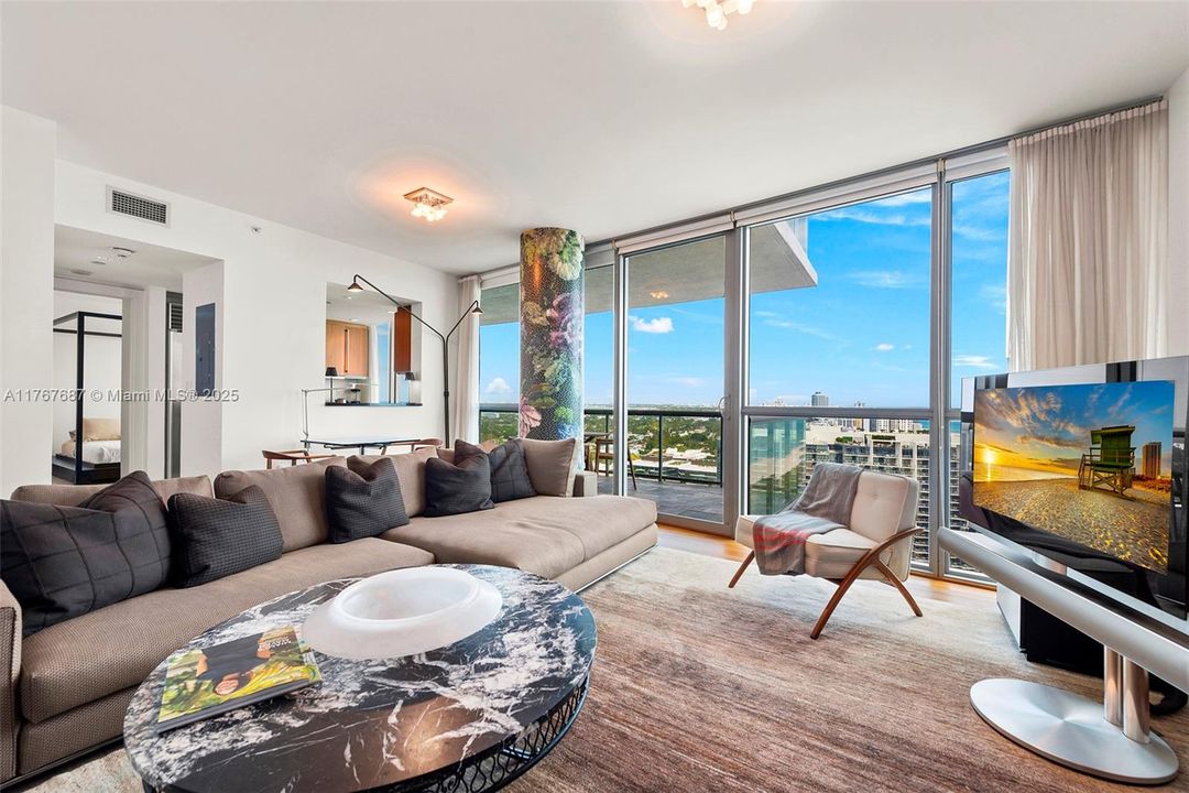 待售: $2,550,000 (1 贝兹, 1 浴室, 821 平方英尺)