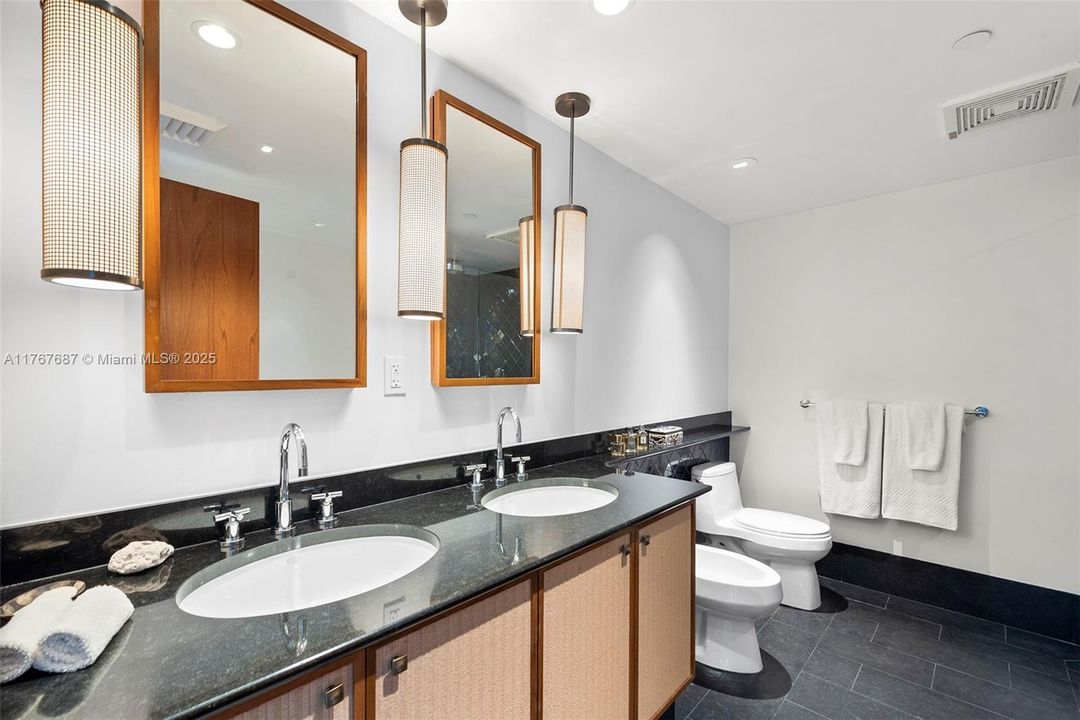 待售: $2,550,000 (1 贝兹, 1 浴室, 821 平方英尺)