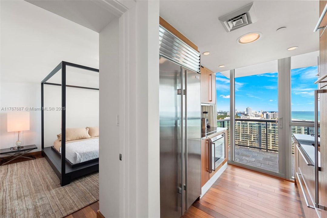 待售: $2,550,000 (1 贝兹, 1 浴室, 821 平方英尺)