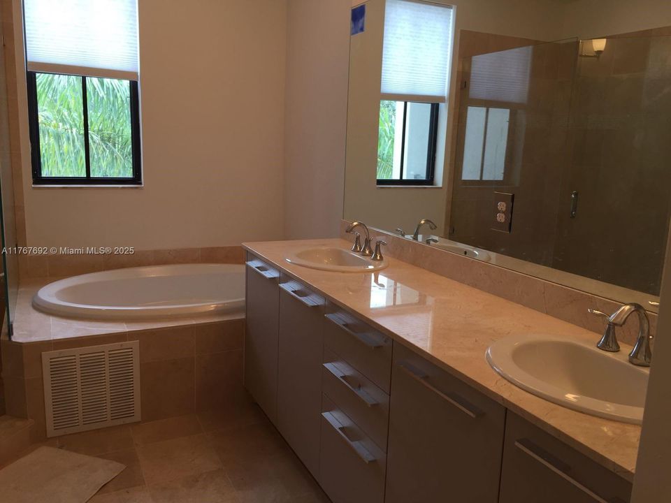 For Rent: $5,600 (4 beds, 3 baths, 2438 Square Feet)