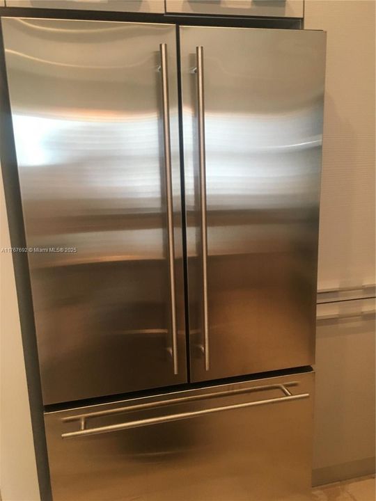 For Rent: $5,600 (4 beds, 3 baths, 2438 Square Feet)