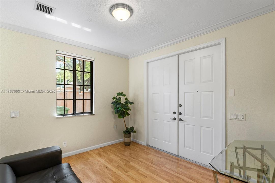 Vendido Recientemente: $610,000 (3 camas, 3 baños, 2290 Pies cuadrados)