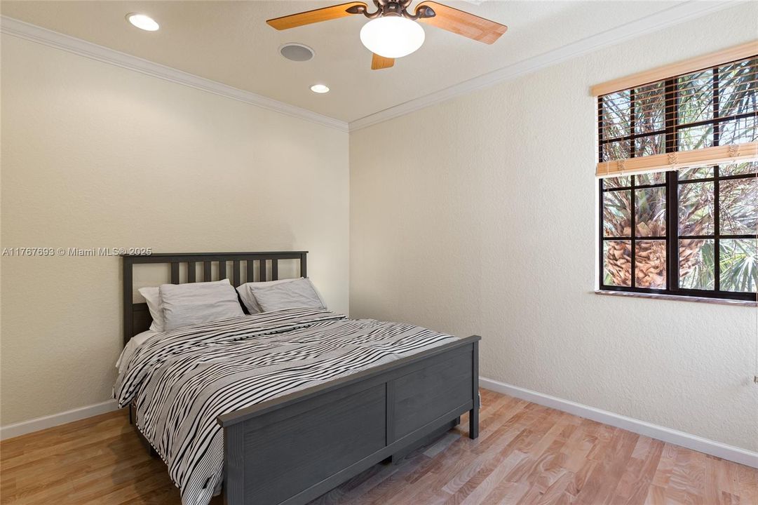 Vendido Recientemente: $610,000 (3 camas, 3 baños, 2290 Pies cuadrados)