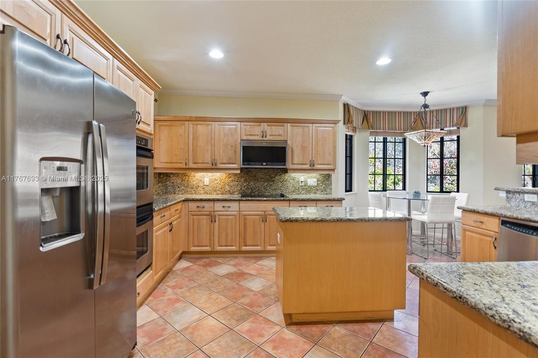 Vendido Recientemente: $610,000 (3 camas, 3 baños, 2290 Pies cuadrados)