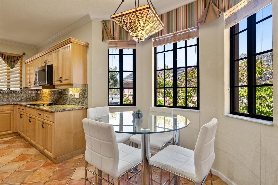 Vendido Recientemente: $610,000 (3 camas, 3 baños, 2290 Pies cuadrados)