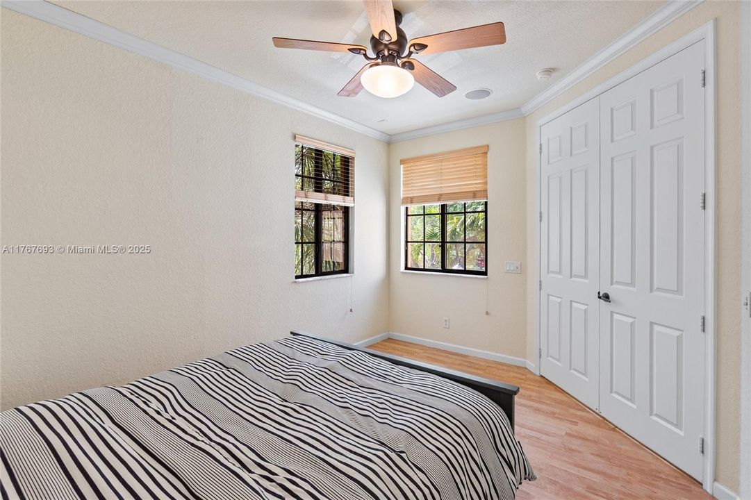 Vendido Recientemente: $610,000 (3 camas, 3 baños, 2290 Pies cuadrados)