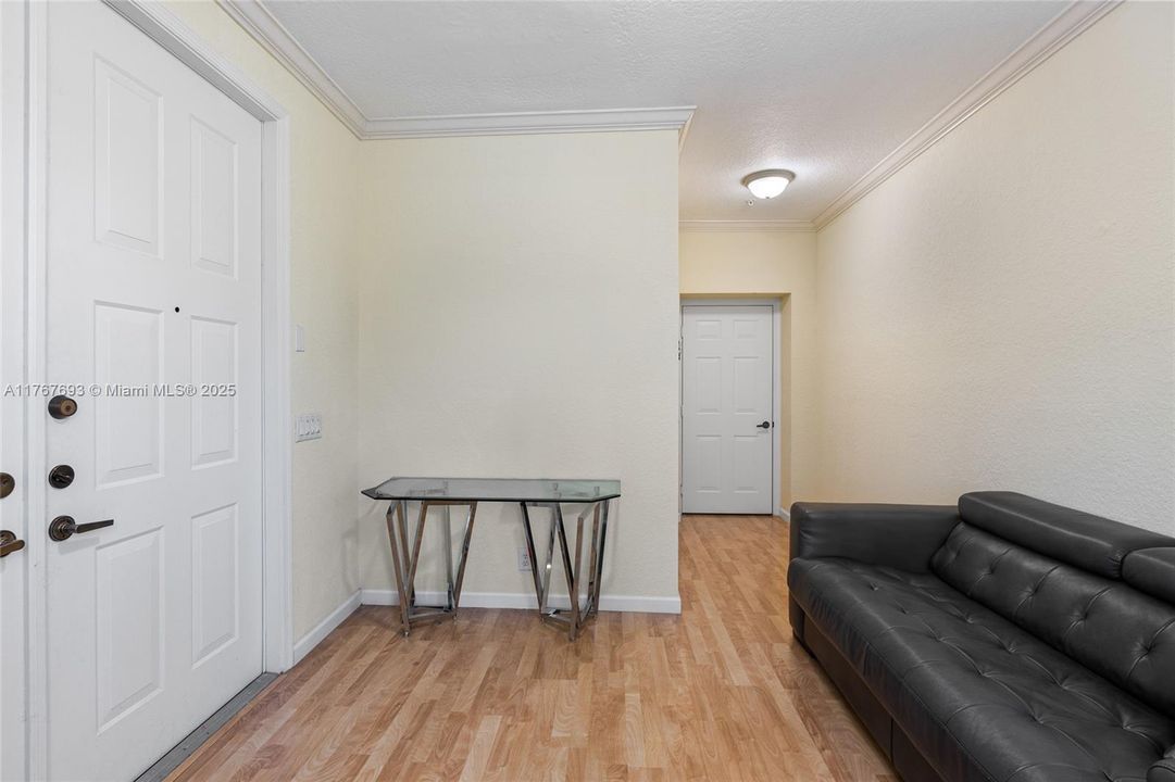 Vendido Recientemente: $610,000 (3 camas, 3 baños, 2290 Pies cuadrados)