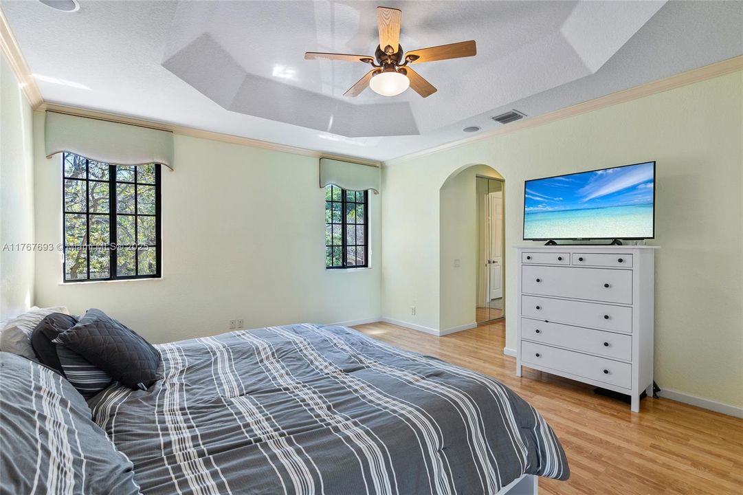 Vendido Recientemente: $610,000 (3 camas, 3 baños, 2290 Pies cuadrados)