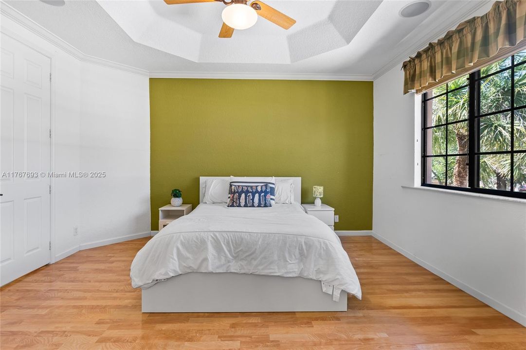 Vendido Recientemente: $610,000 (3 camas, 3 baños, 2290 Pies cuadrados)